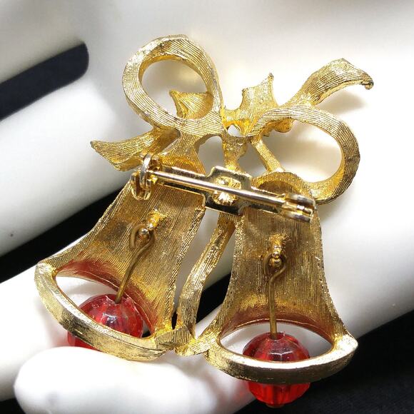 Christmas Bells Brooch, Green Red Enamel Holly, 1950s Vintage Jewelry - Picture 7 of 10